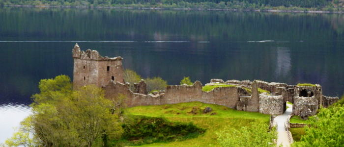 Urquhart Castle in front of Loch Ness